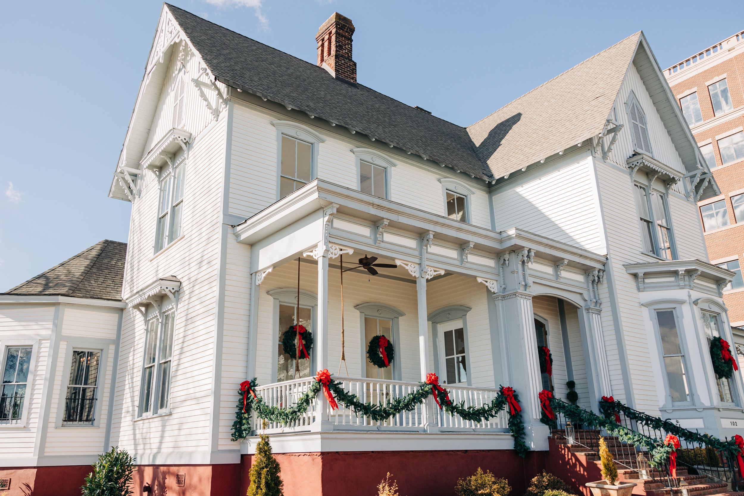 A look at the outside of the historic wedding venue the crest winston-salem